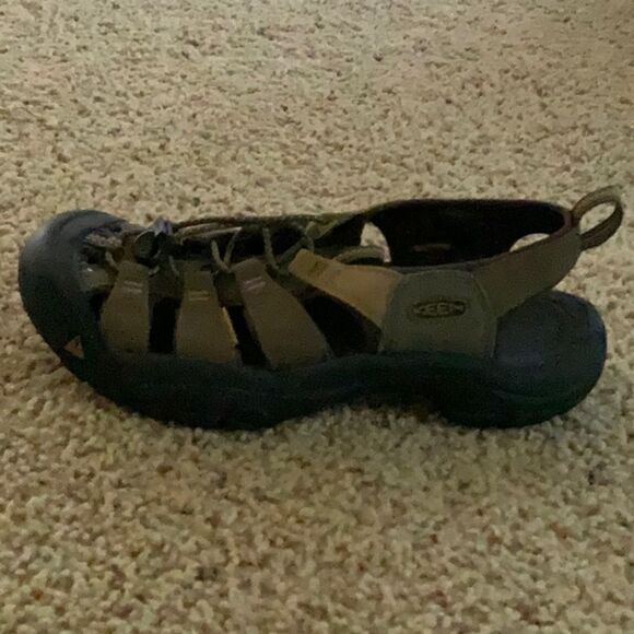 Dark Green Keens 👟 - Picture 3 of 6